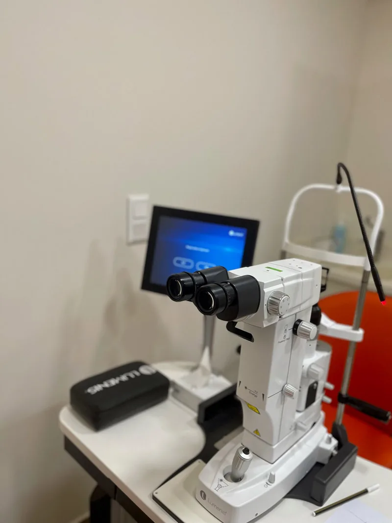- eye clinic